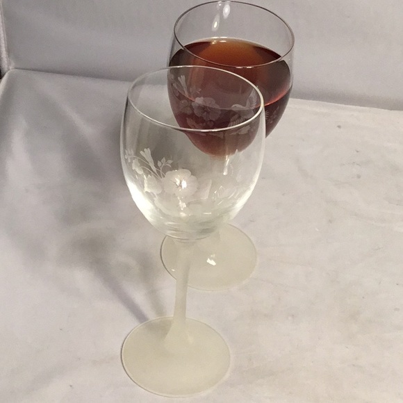 AVON ETCHED HUMMINGBIRD CRYSTAL FROSTED STEMWARE WINE GLASSES - Picture 3 of 4